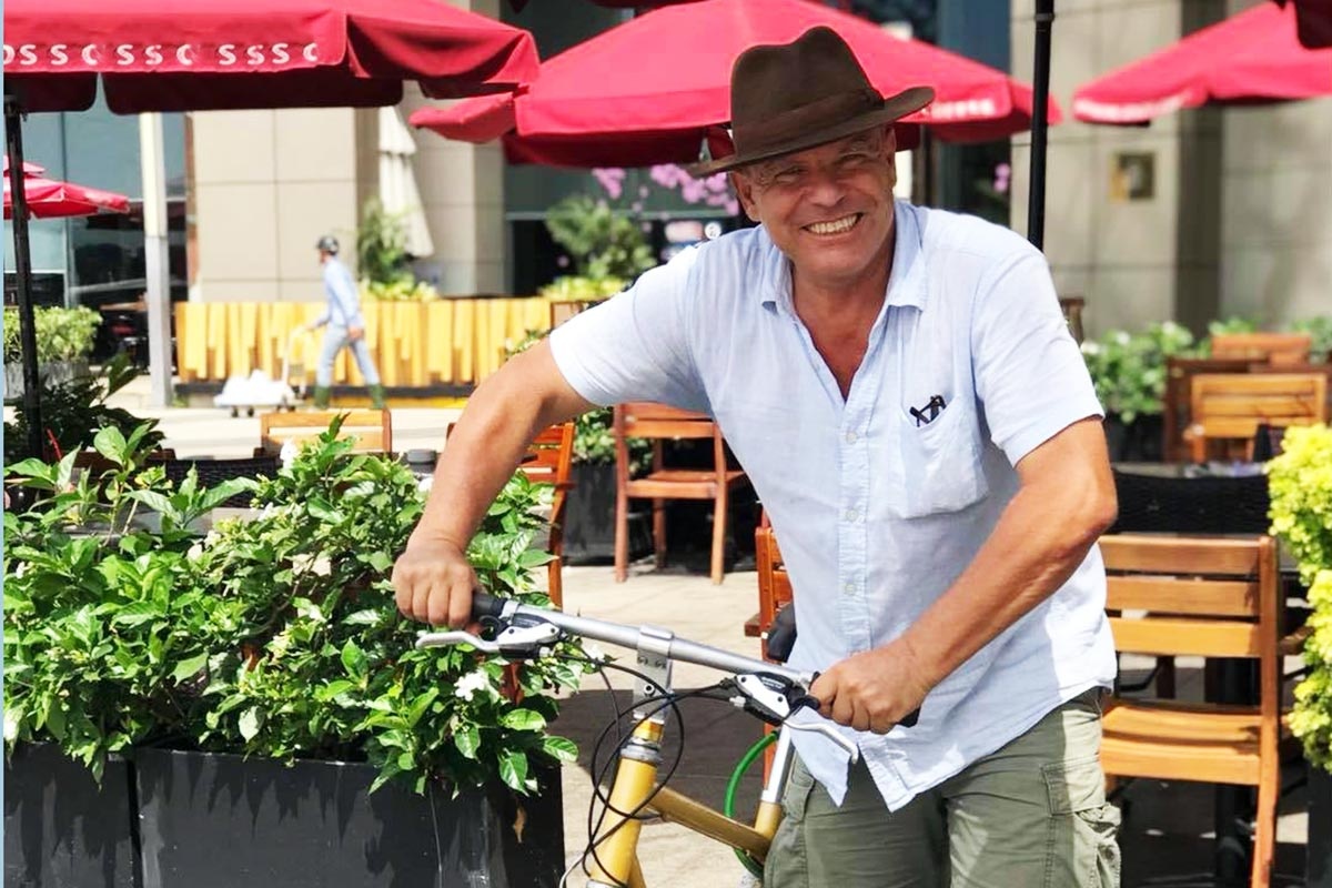 Ong Tay don Tet mot minh o TP.HCM hinh anh