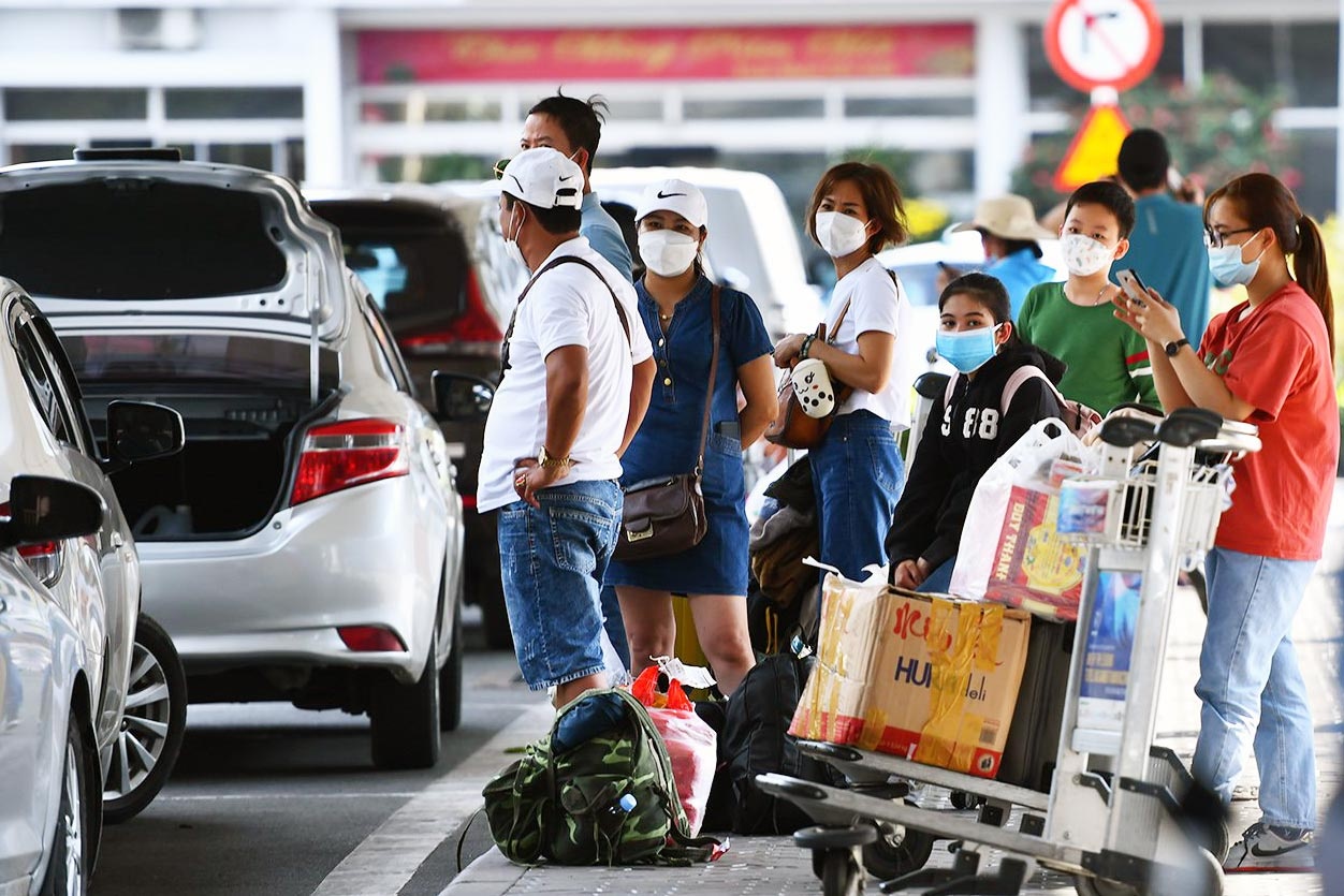 Cu dan ‘khoe’ gia taxi tu san bay ve chung cu TP.HCM hinh anh