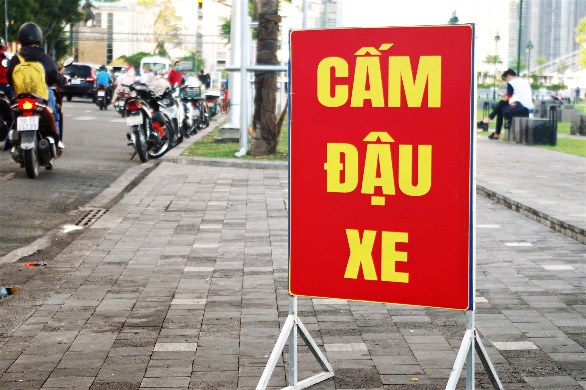 Cong vien ben Bach Dang dep nhung gui xe o dau bay gio? hinh anh