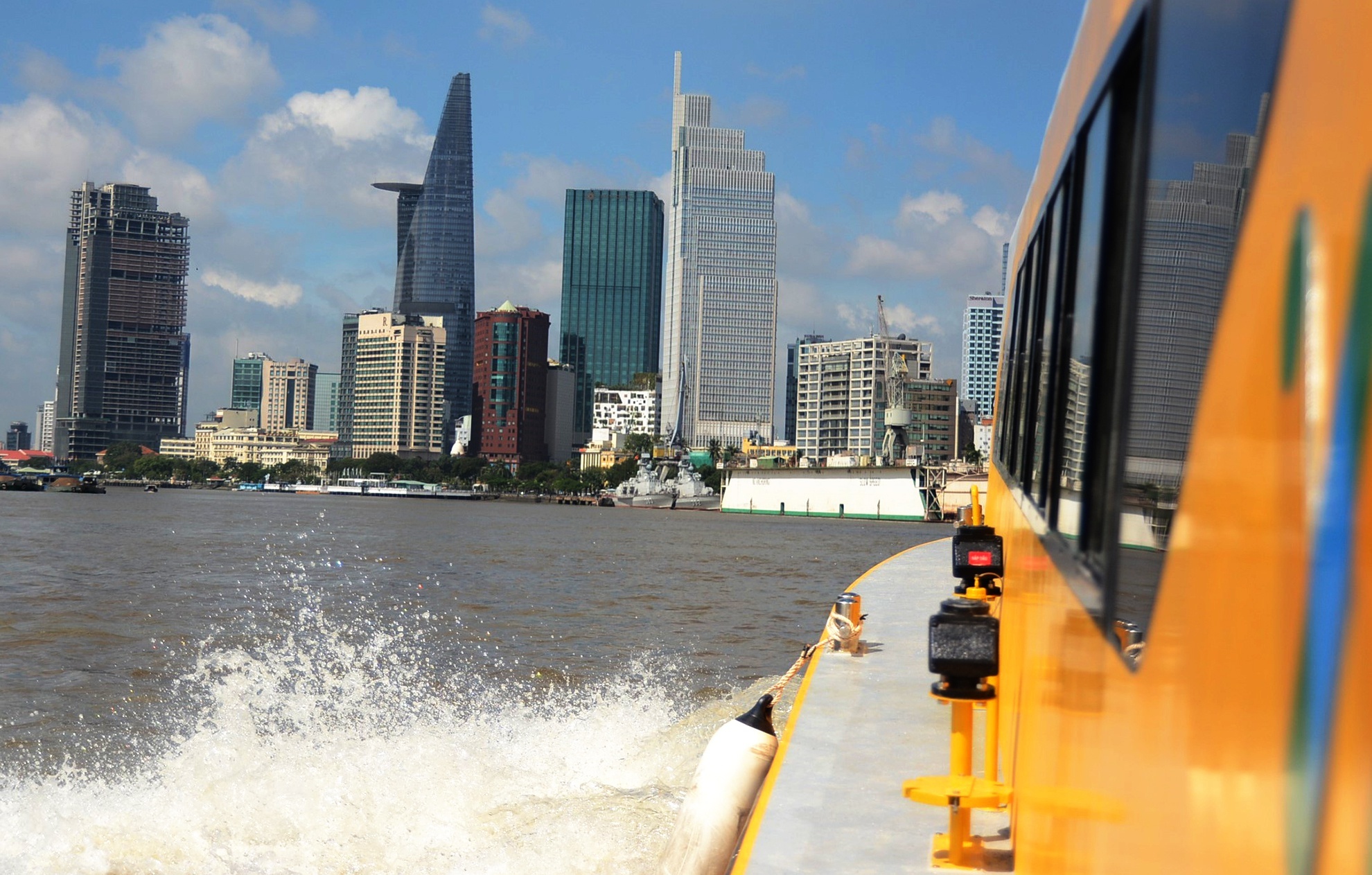 du thuyen hay buyt song Sai Gon anh 2