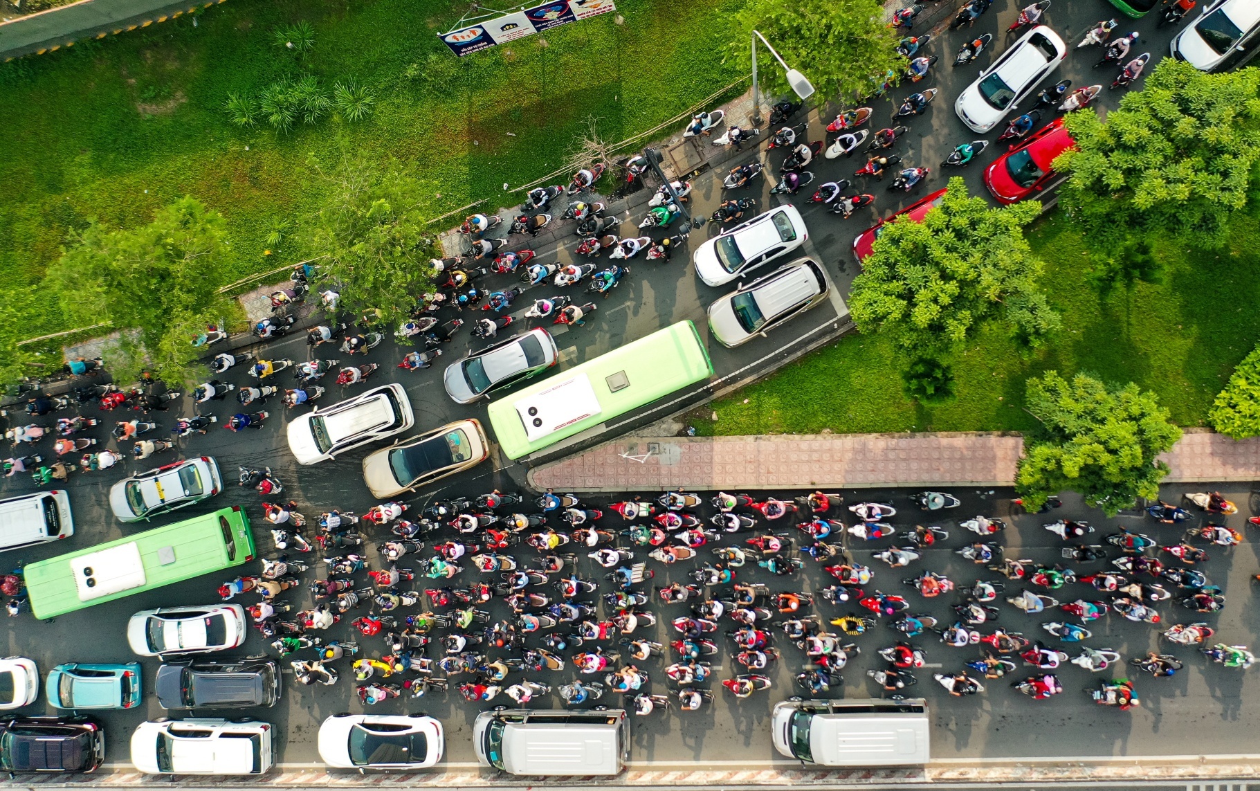 ket xe quanh cao oc TP.HCM anh 3