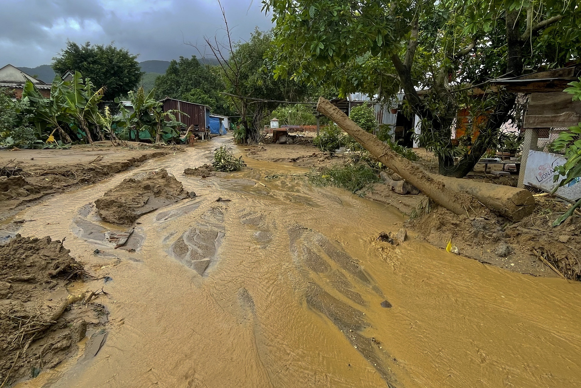 Mua to o Bac Kan gay ngap hon 100 ngoi nha, mot nguoi bi thuong hinh anh