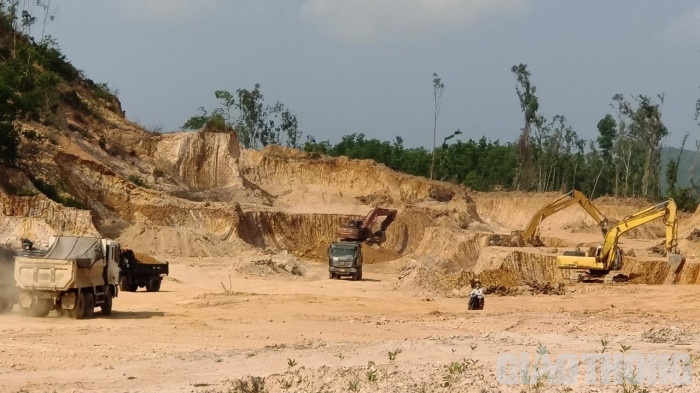 sai pham trong quan ly mo,  khai thac dat,  cat o Quang Ngai anh 1