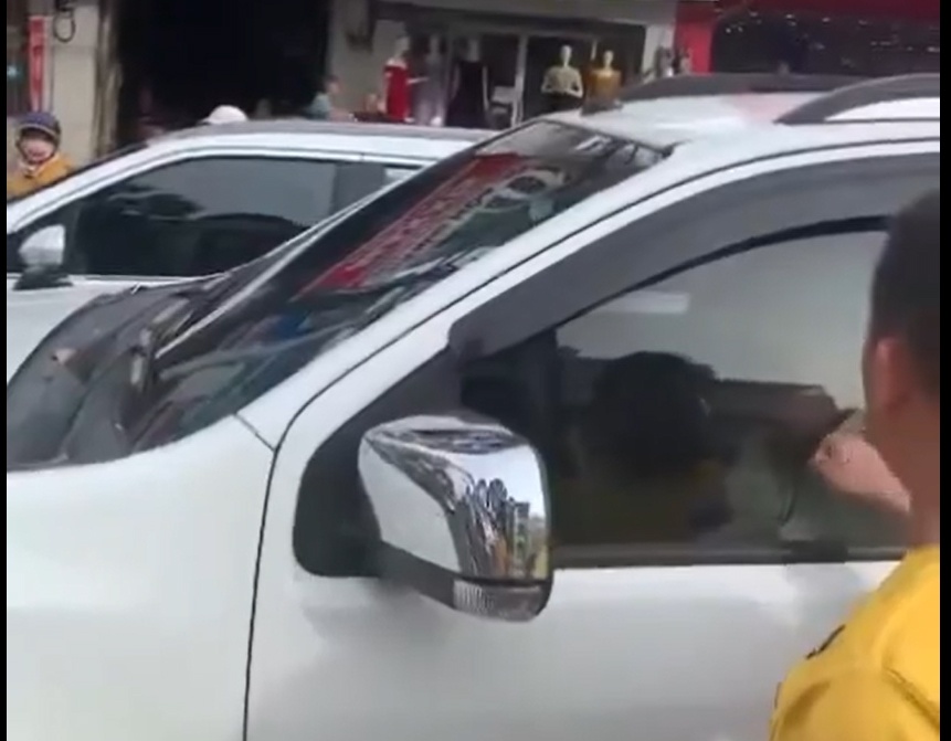 Nhan vien ngan hang nghi say ruou,  ngu gat o diem dung den do anh 2