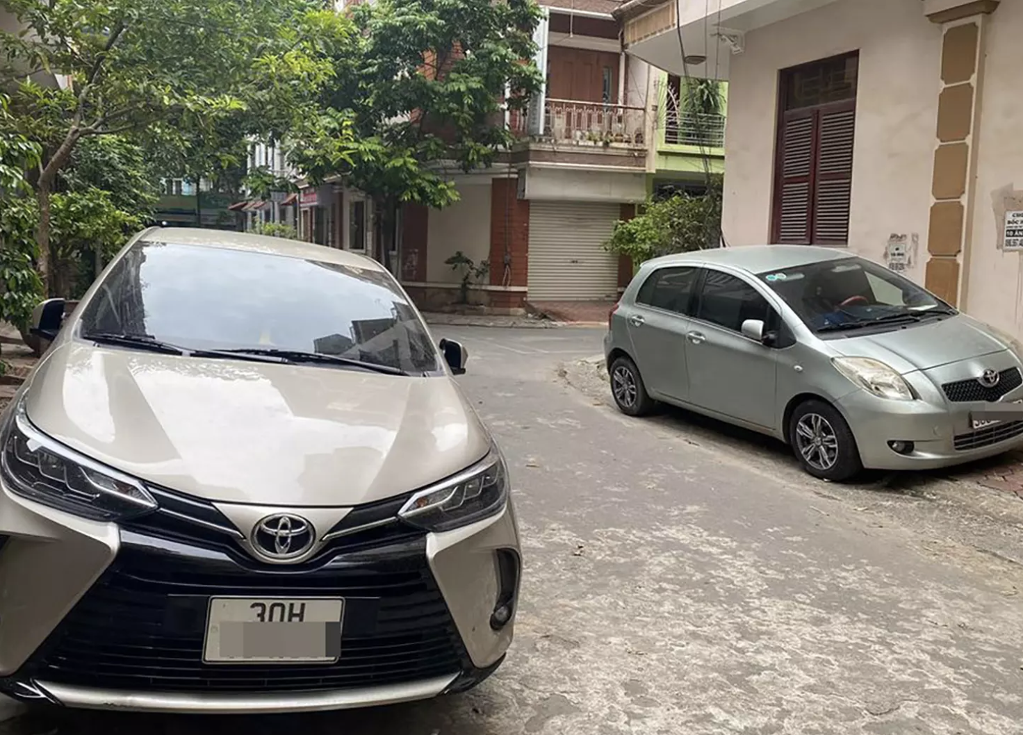 Oto do chan cua,  chu nha ‘can rang’ goi taxi di lam anh 4