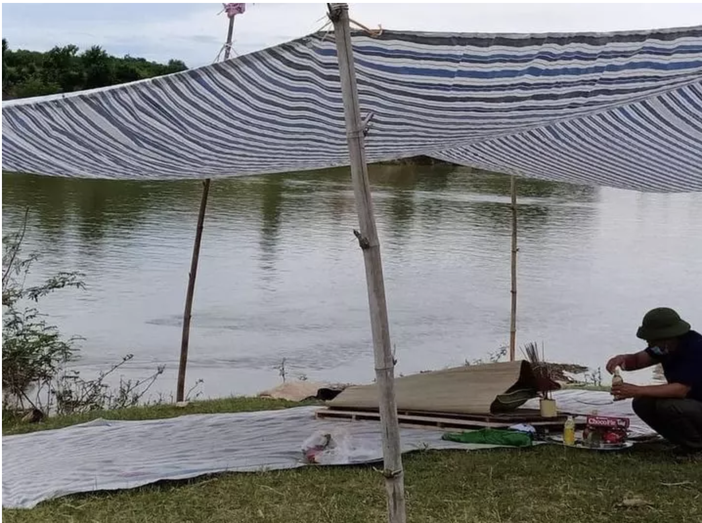 Tim thay thi the be 10 tuoi sau mot ngay mat tich anh 1