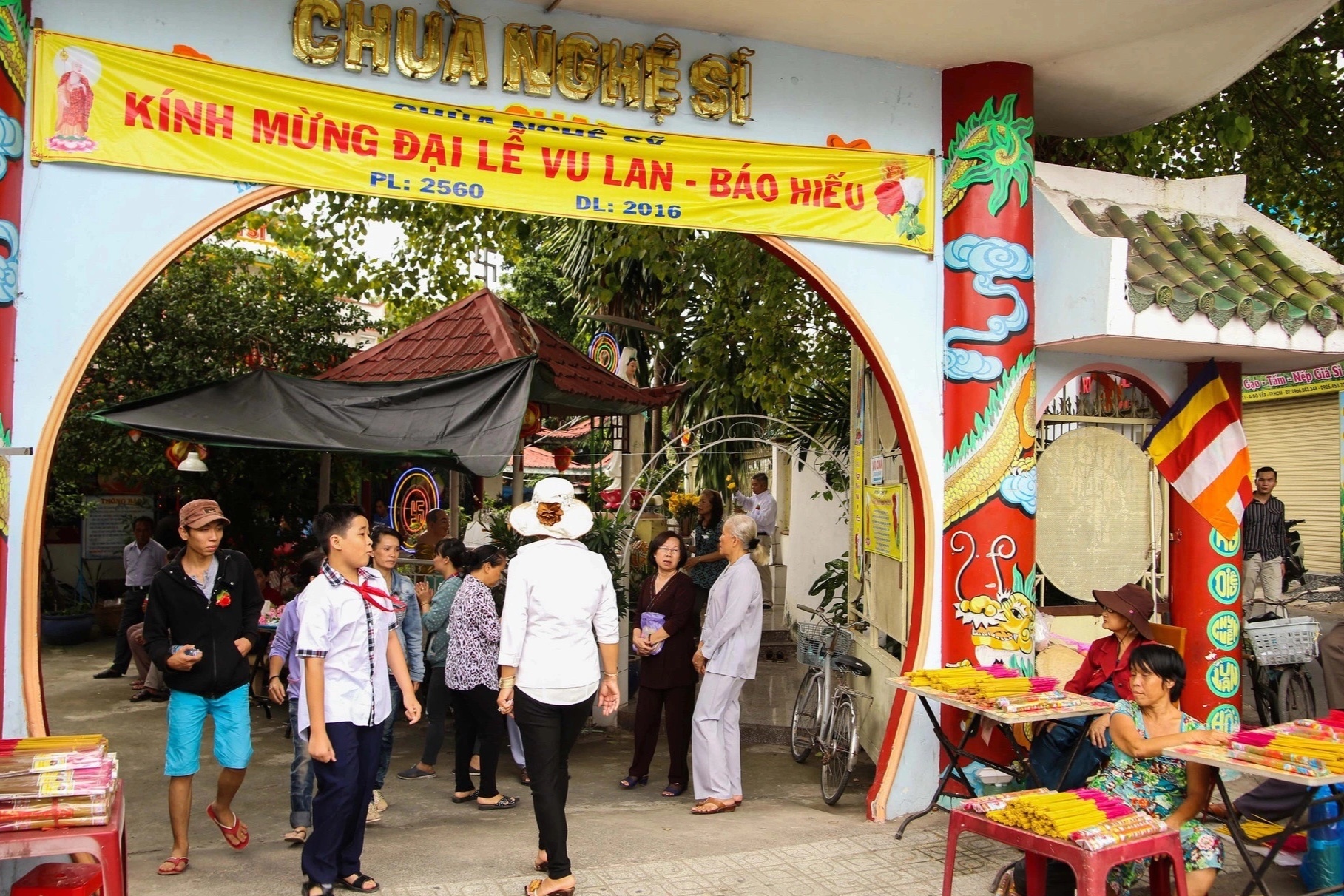 UBND TP.HCM yeu cau rut kinh nghiem vu doi bang ten Chua Nghe si hinh anh