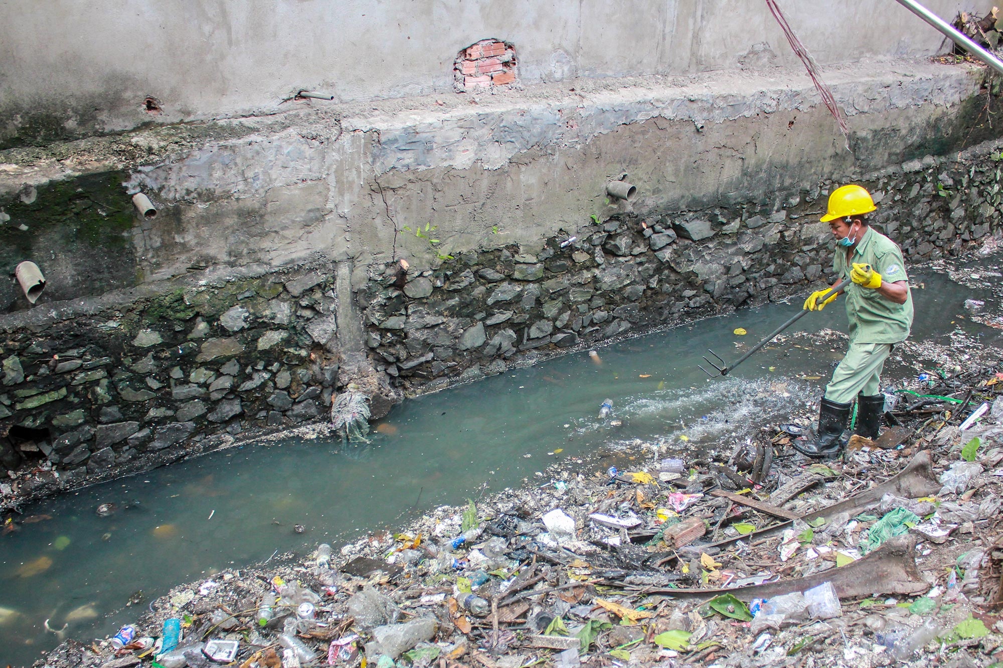 Khuc mac xung quanh kenh A41 o TP.HCM hinh anh