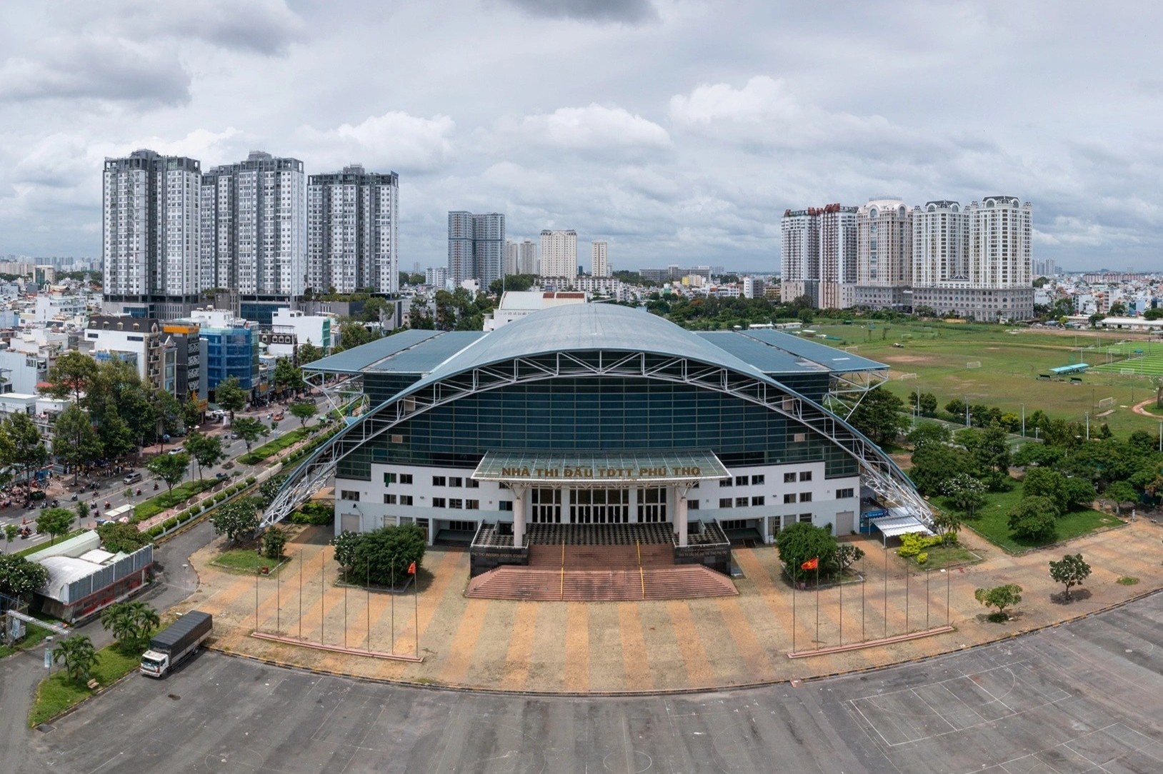 Ly do TP.HCM thieu trung tam the thao dang cap hinh anh