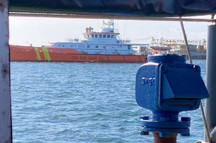 Truc thang Hai quan tim kiem 8 ngu dan Binh Thuan mat tich anh 1