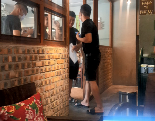 Co ho chieu ngang nhien hoat dong o Ha Noi anh 4