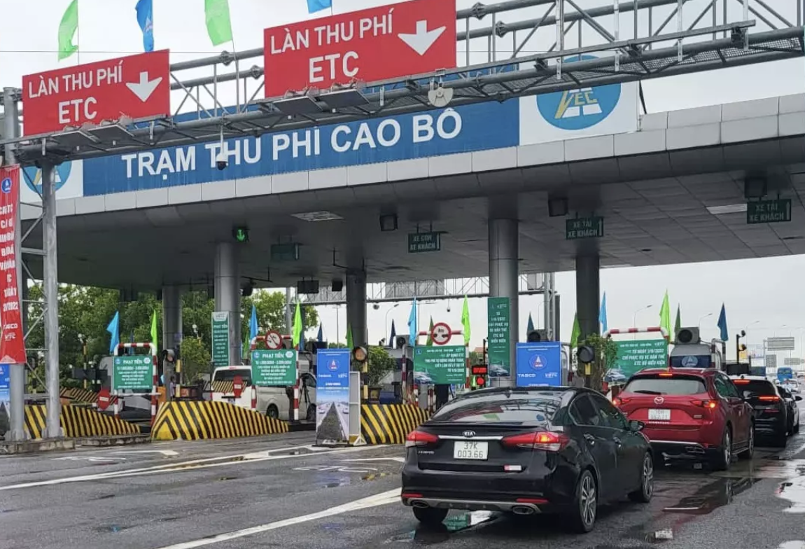 Tien day tai khoan, oto dan the ETC van khong qua duoc tram thu phi hinh anh