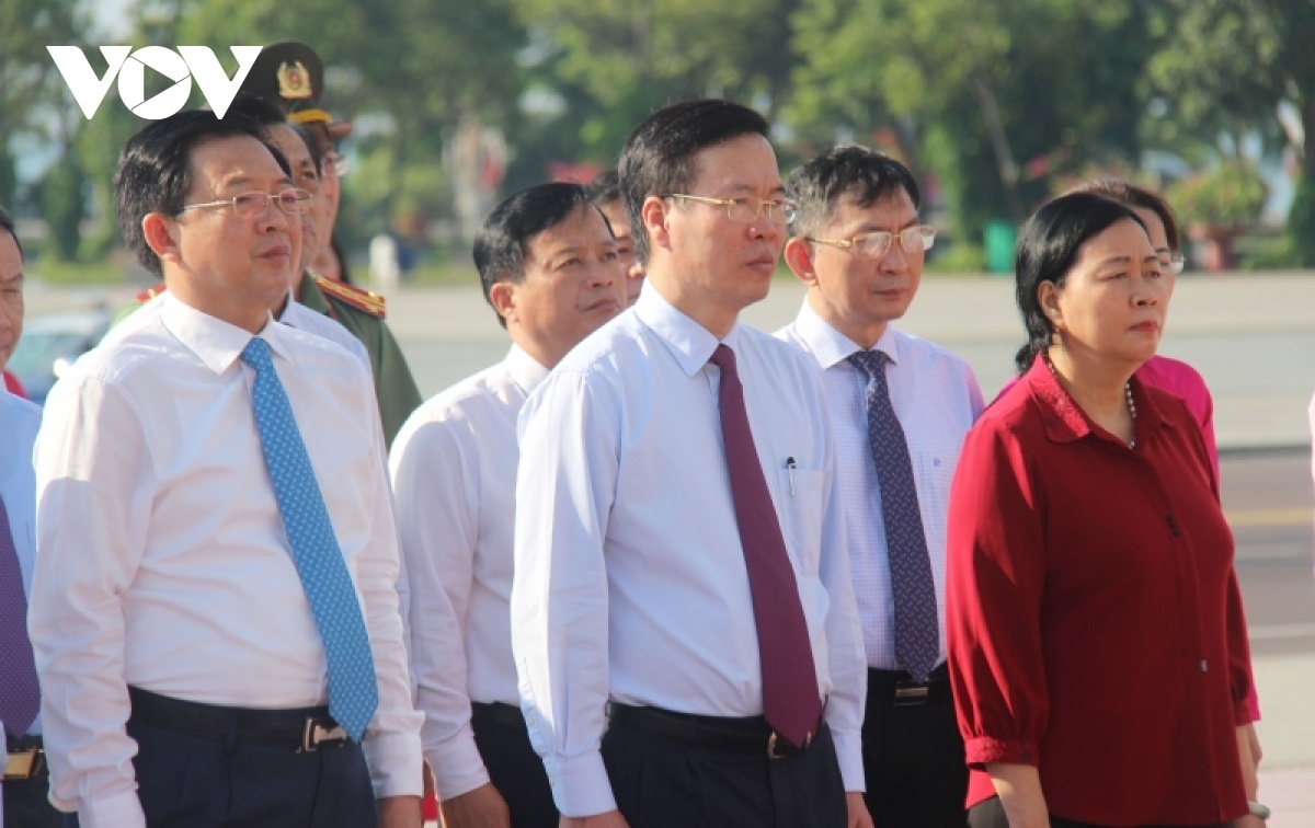 Thuong truc Ban Bi thu du tuyen duong nguoi co cong voi cach mang anh 1