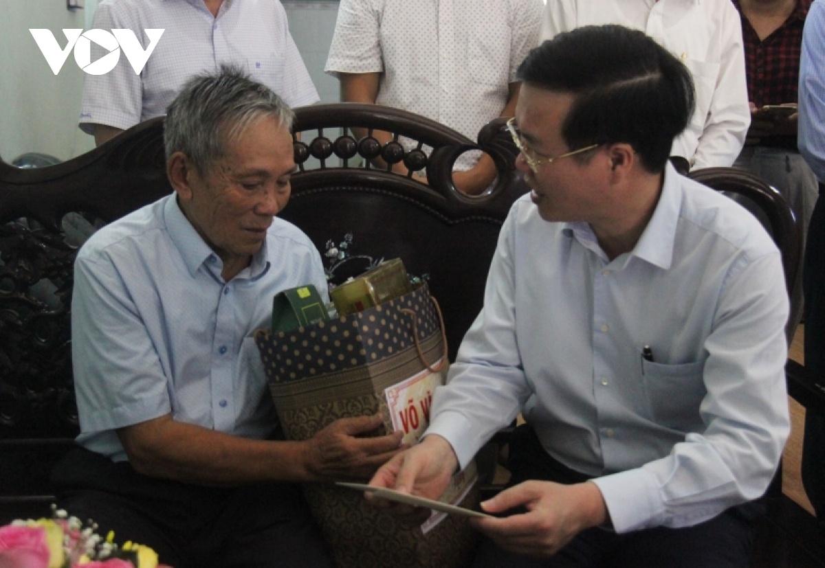 Thuong truc Ban Bi thu du tuyen duong nguoi co cong voi cach mang anh 2