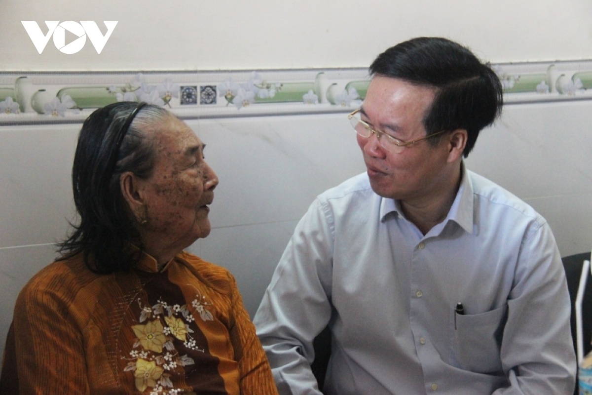 Thuong truc Ban Bi thu du tuyen duong nguoi co cong voi cach mang anh 3