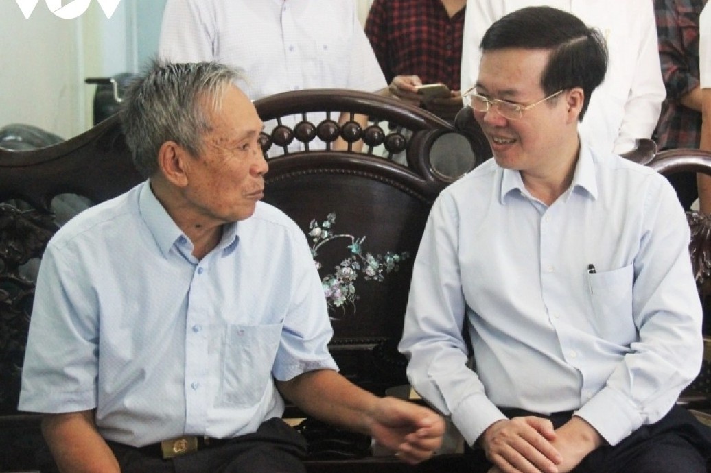 Thuong truc Ban Bi thu du le tuyen duong nguoi co cong voi cach mang hinh anh