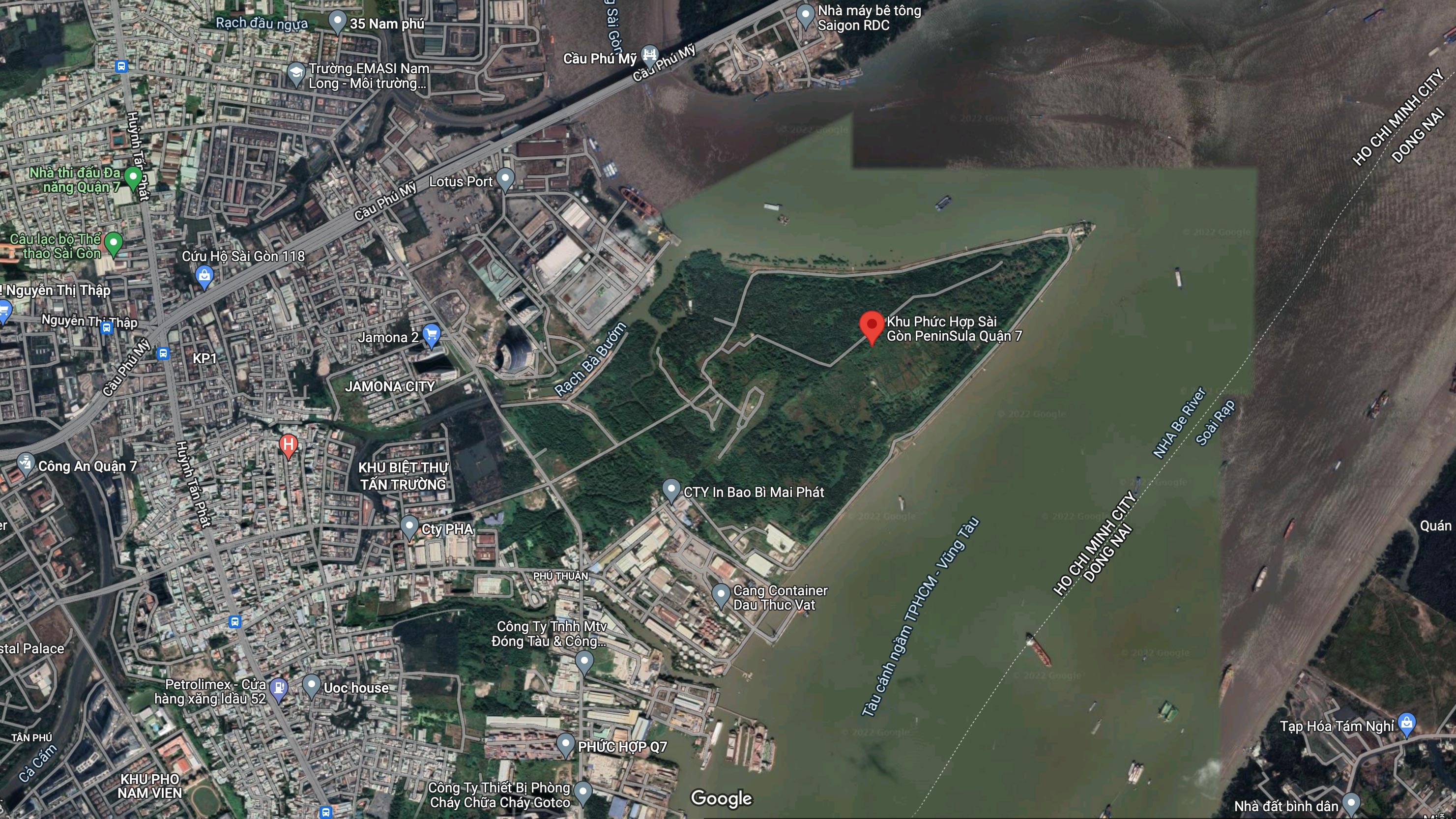 ben tau khach quoc te anh 2