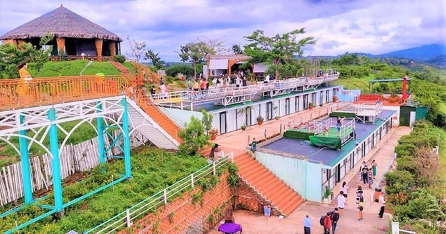 Yeu cau cuong che loat cong trinh bam nat ‘Vinh Ha Long tren nui' anh 3