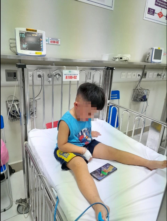 em be bi bao hanh anh 1