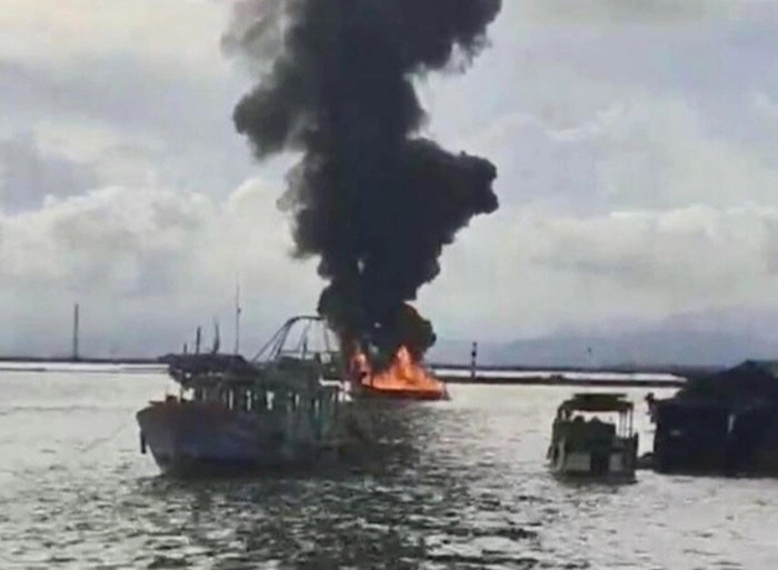 Xuong cho dau chay rui tren vung bien Mong Cai hinh anh