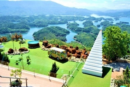 Yeu cau cuong che loat cong trinh bam nat ‘Vinh Ha Long tren nui' hinh anh