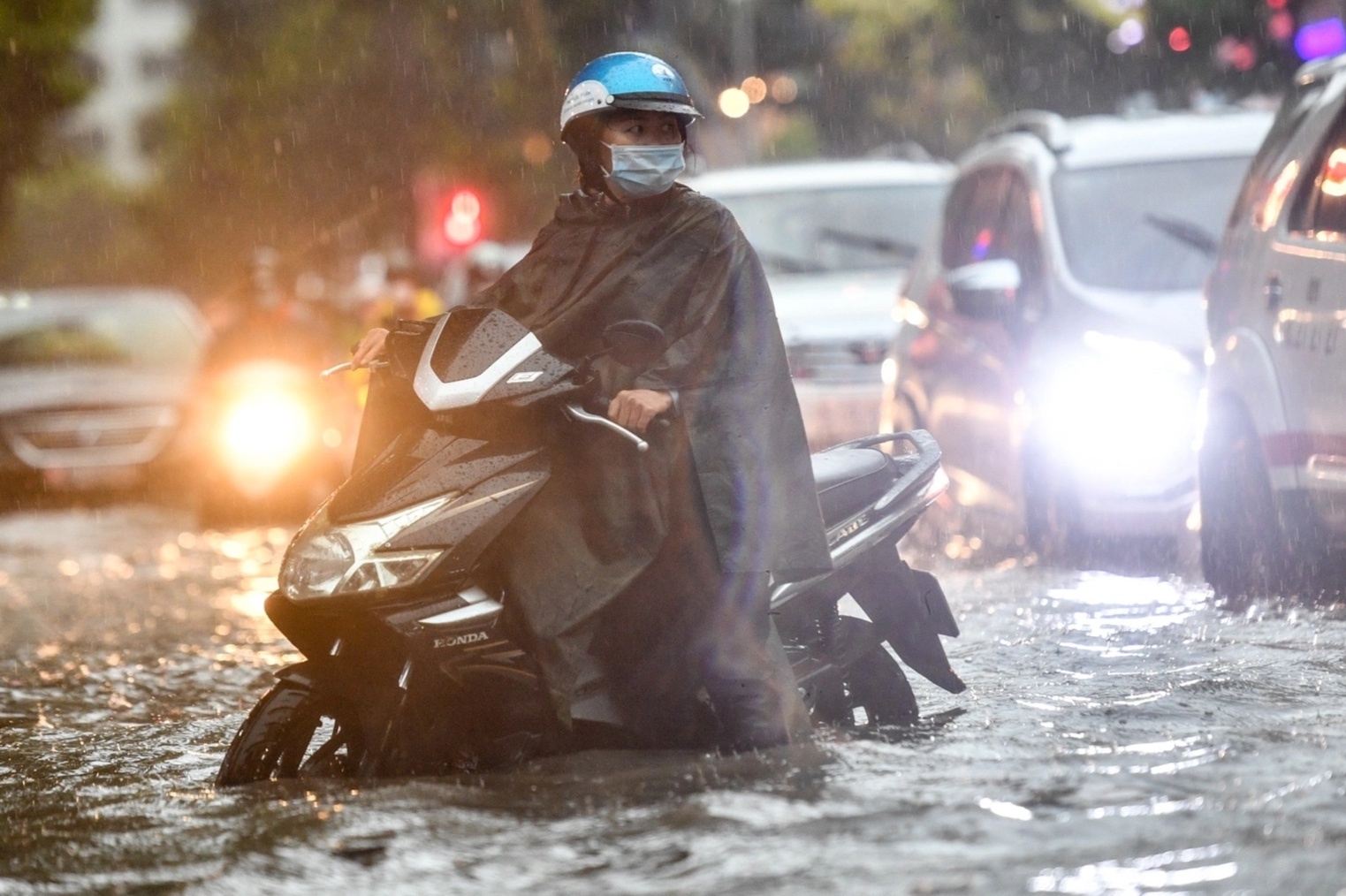 Chua kiem soat duoc diem ngap moi o chan cau Thu Thiem 2 hinh anh