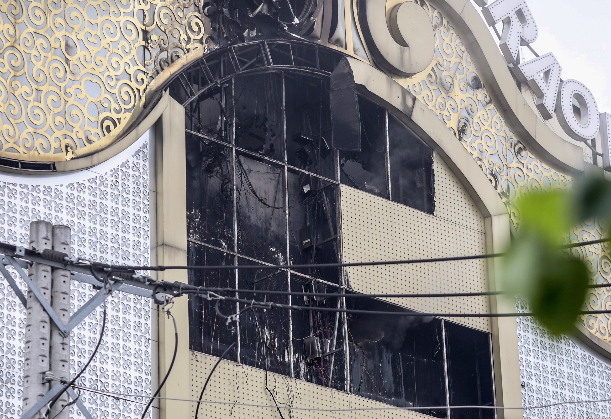 chay quan karaoke anh 2