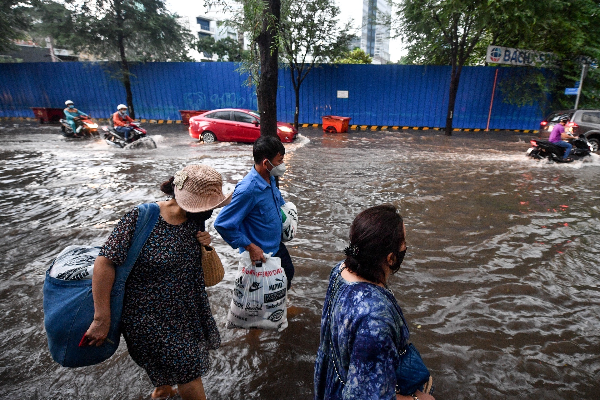 Hau qua cua viec lam dung khai thac nuoc ngam o TP.HCM hinh anh