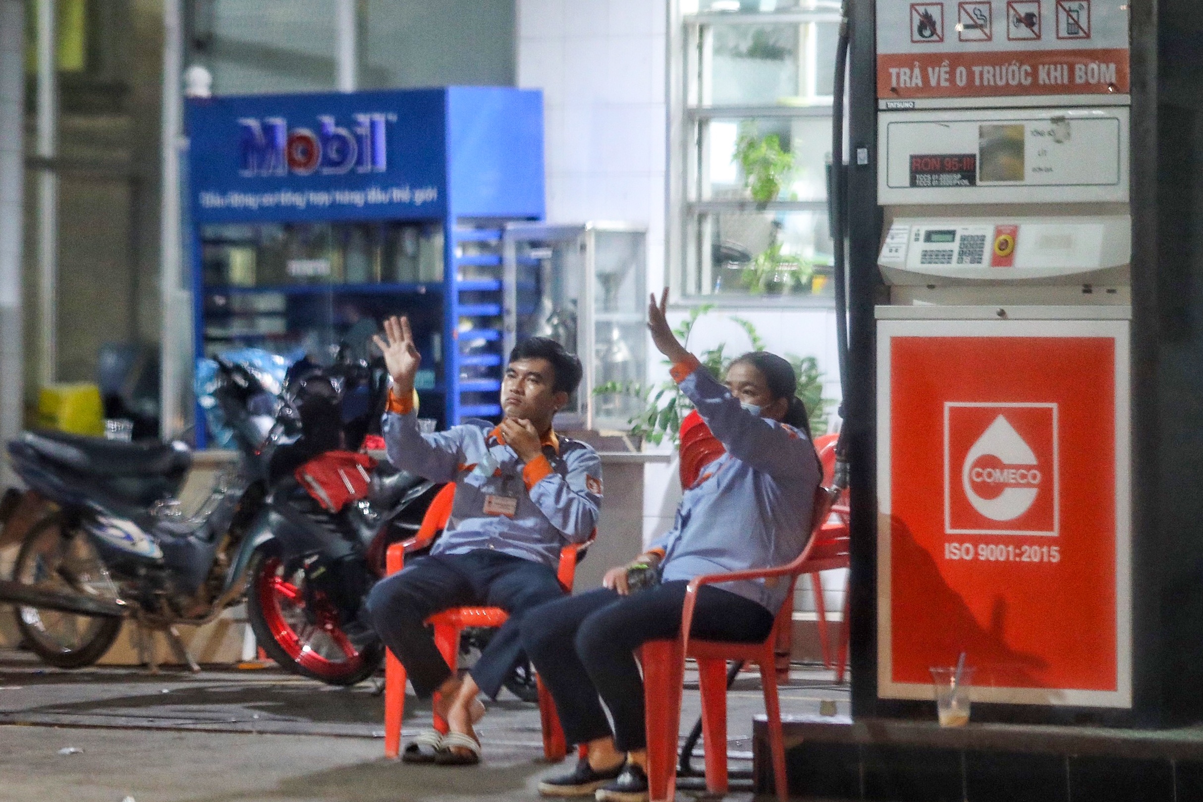 Can bao cao Quoc hoi ve tinh hinh khan hiem xang dau hinh anh