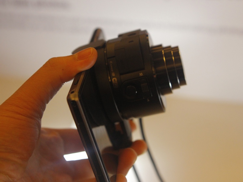 Anh thuc te Xperia Z1 gan ong kinh hang hieu cua Sony hinh anh