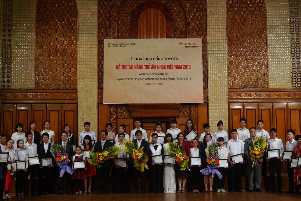 Toyota trao hoc bong cho tai nang am nhac Viet Nam hinh anh