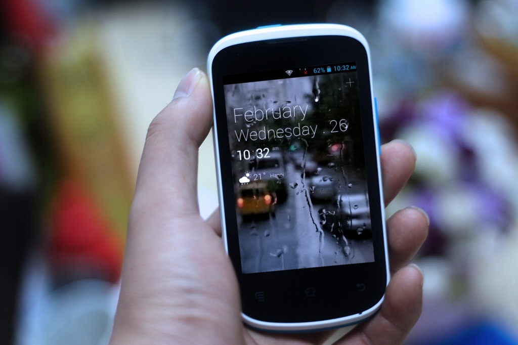 Smartphone loi kep gia 1,3 trieu dong hinh anh