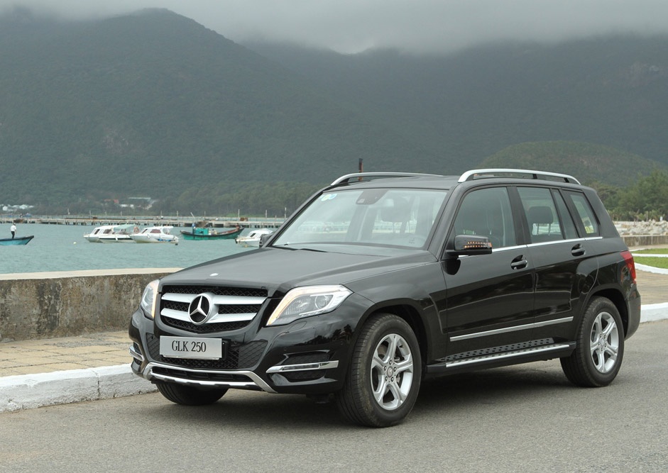 Mercedes-Benz GLK 250 dua don khach du lich tai Con Dao hinh anh