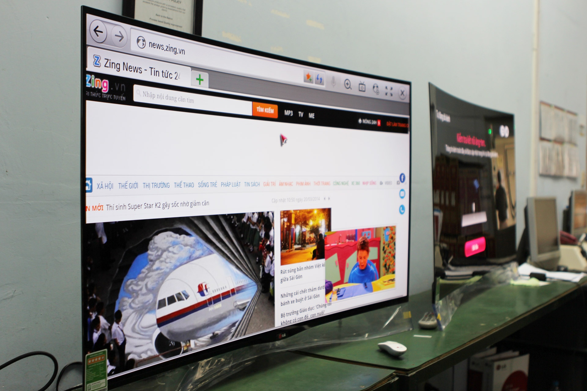 TV OLED cong cua LG duoc lap rap tai Viet Nam hinh anh