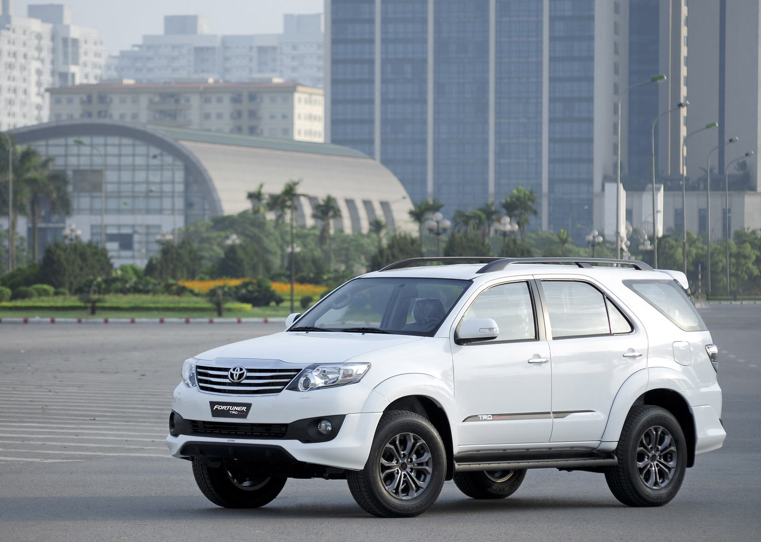 Toyota Innova va Fortuner o Viet Nam co bi loi tui khi? hinh anh