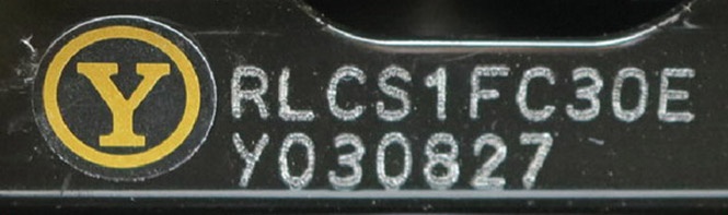 Miếng tem chữ Y được dán vào khu vực số khung sau khi việc thay thế hoàn thành.