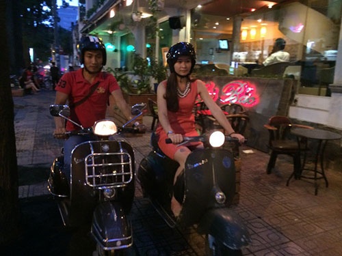 Mot ngay duoc cuoi Vespa… hinh anh