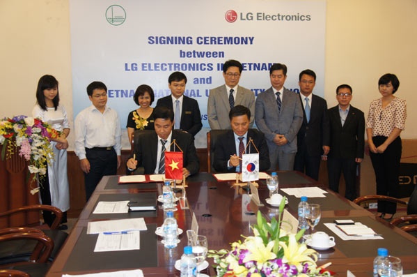 LG tai tro hoc bong cho sinh vien DH Quoc gia Ha Noi hinh anh