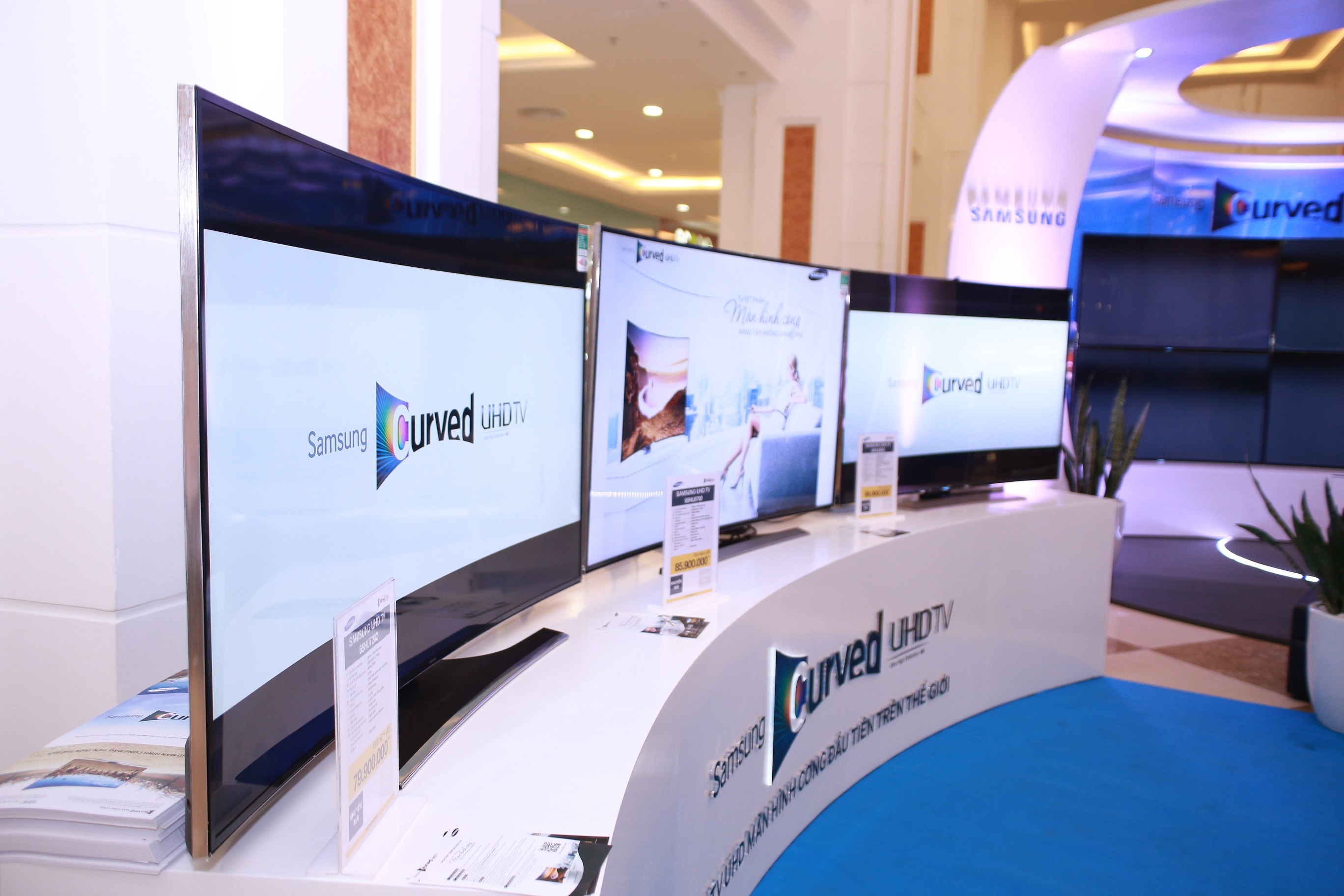 Trai nghiem TV UHD man hinh cong bang cong nghe thuc te ao hinh anh