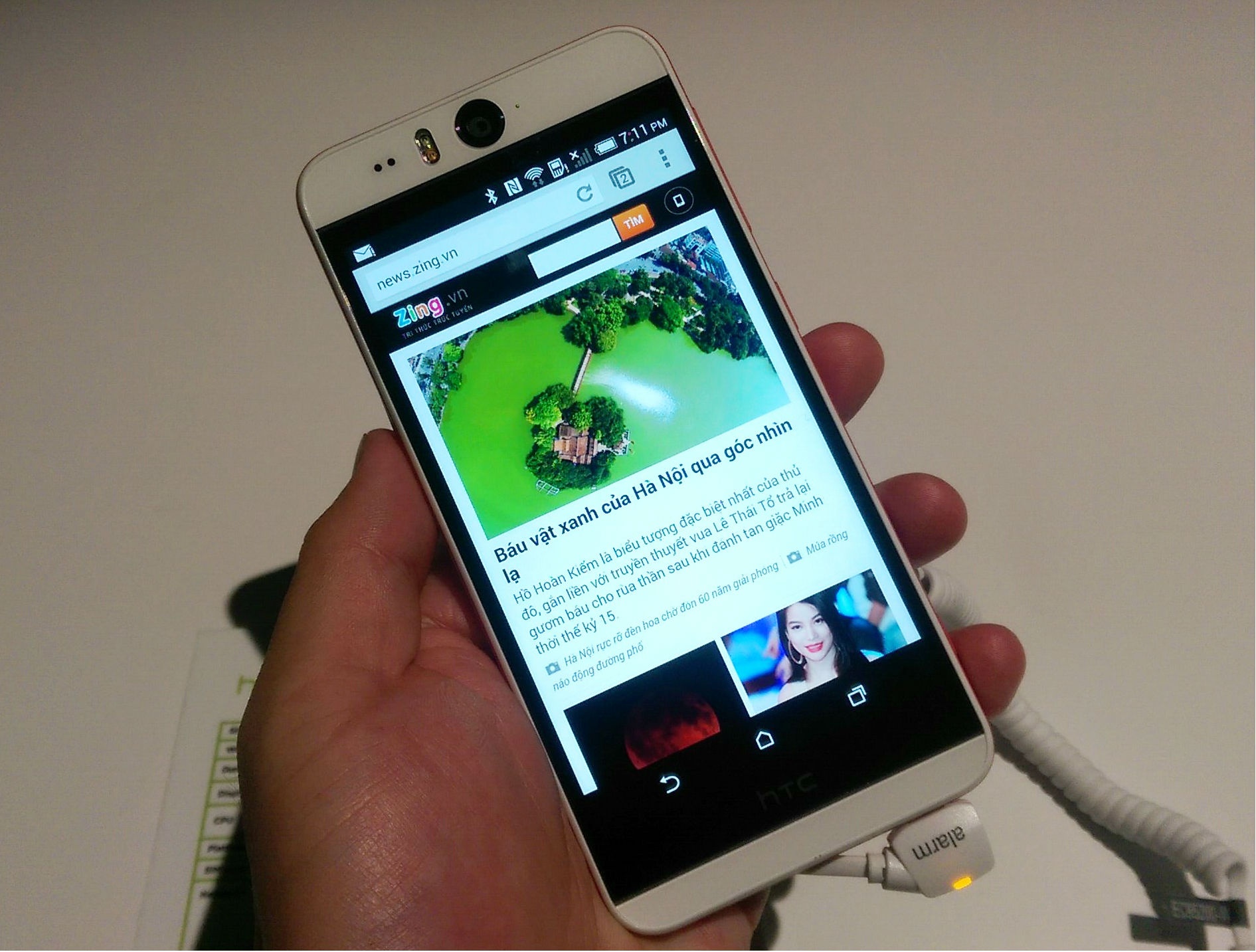 Hiện chưa có thông tin về giá và ngày bán ra sản phẩm này, nhưng đại diện HTC cho hay hãng sẽ sớm mang máy về phân phối tại thị trường trong nước.