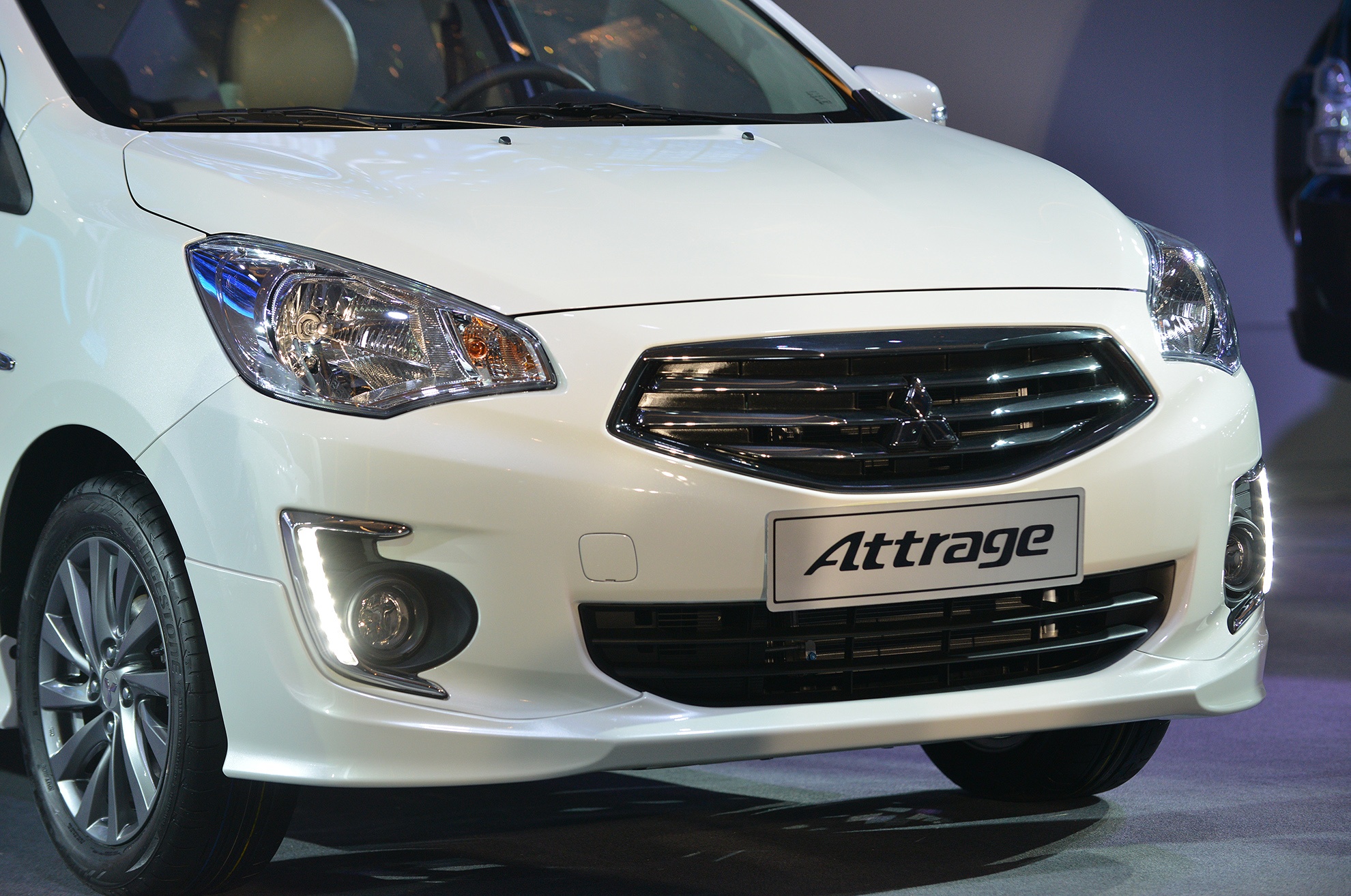 Chi tiet Mitsubishi Attrage - doi thu moi cua Toyota Vios hinh anh