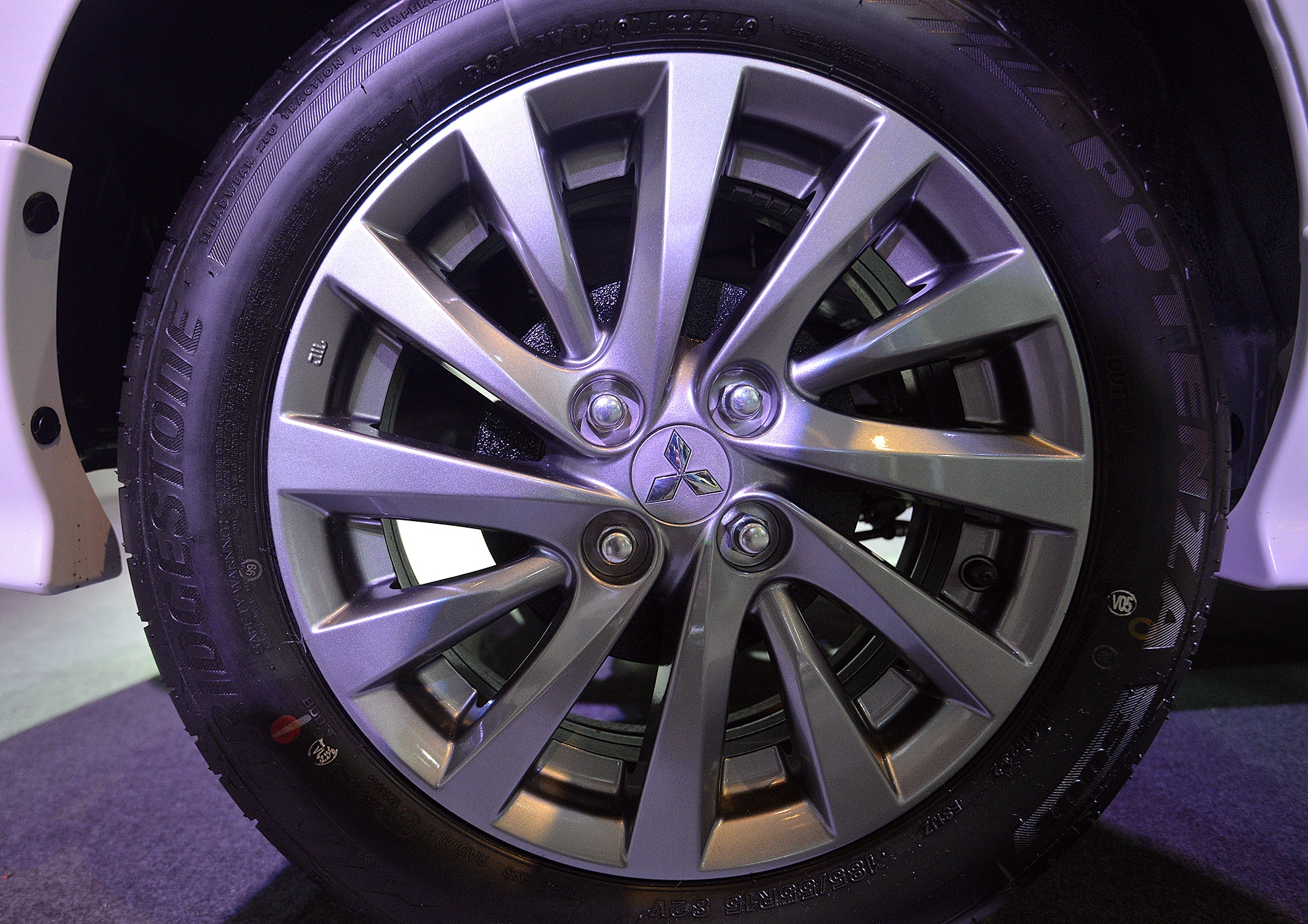 La-zăng đa chấu được thiết kế ấn tượng.