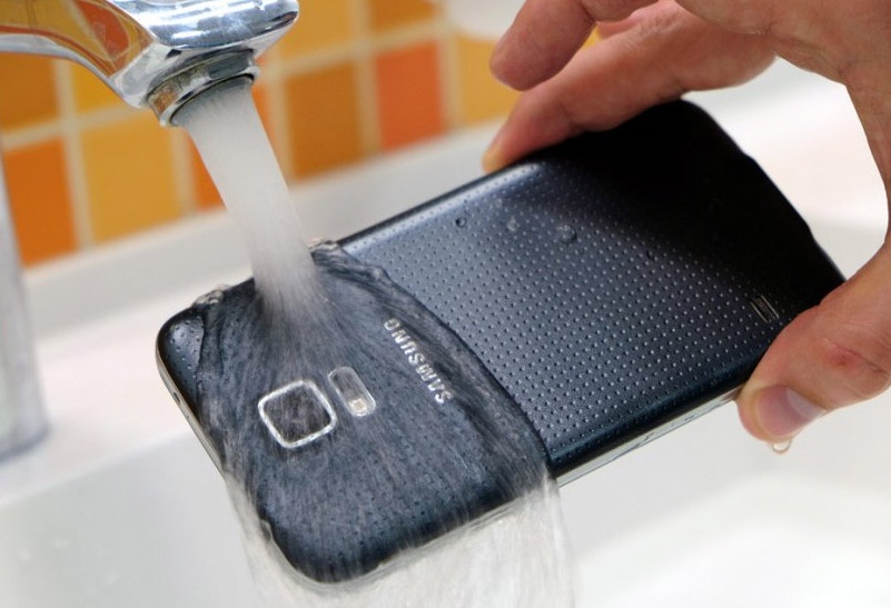 Galaxy S5 được giảm 4 triệu đồng, còn 11.990.000 đồng.