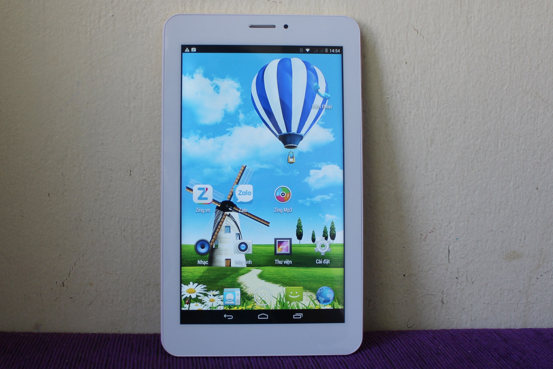 Mo hop tablet nghe goi gia 2,5 trieu dong hinh anh