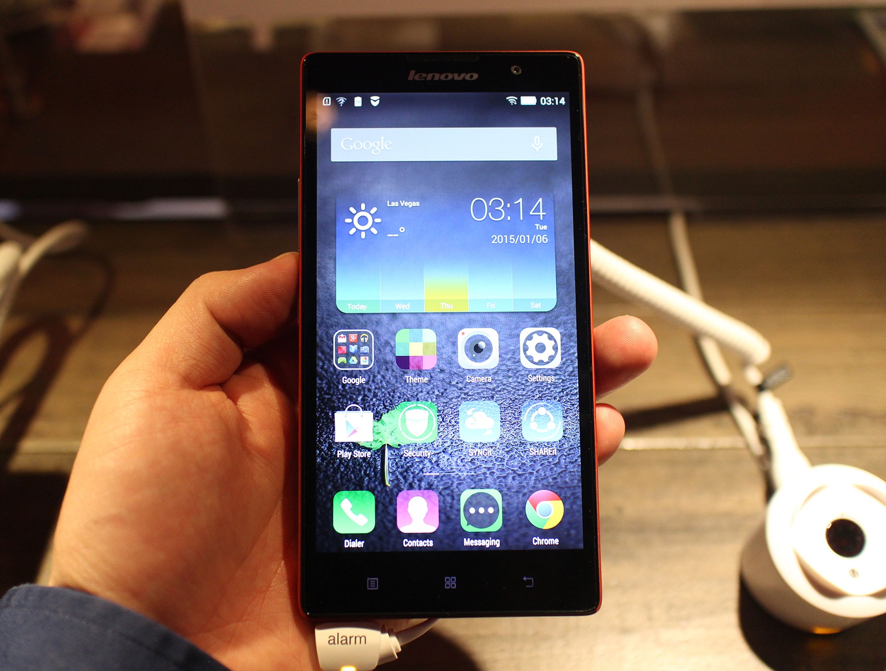 Lenovo trinh lang smartphone dung chip Intel Atom 64-bit hinh anh