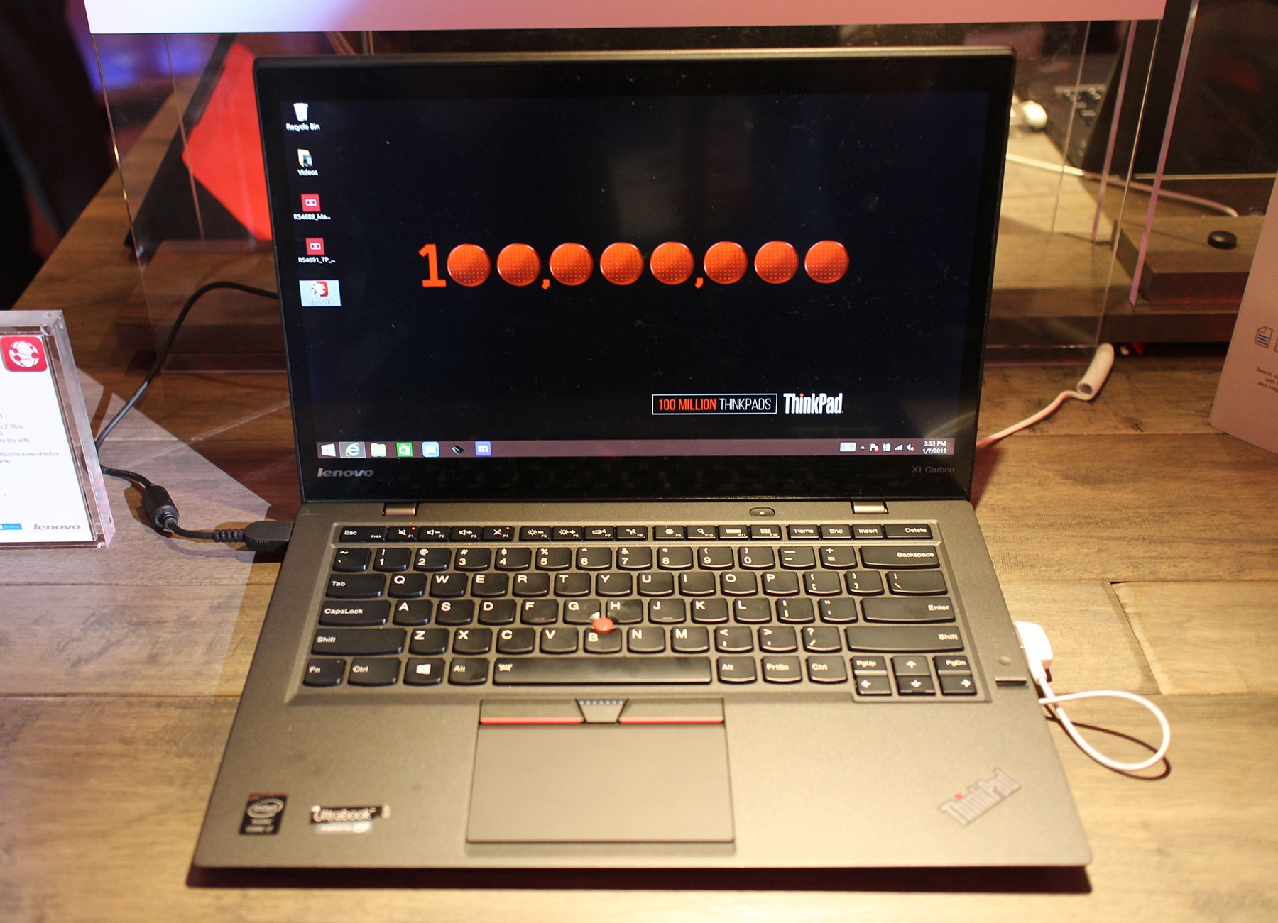 Chiếc ThinkPad X1 Carbon thế hệ thứ 3 được Lenovo giới thiệu tại CES 2015 để ghi dấu mốc chiếc ThinkPad thứ 100 triệu được xuất xưởng.