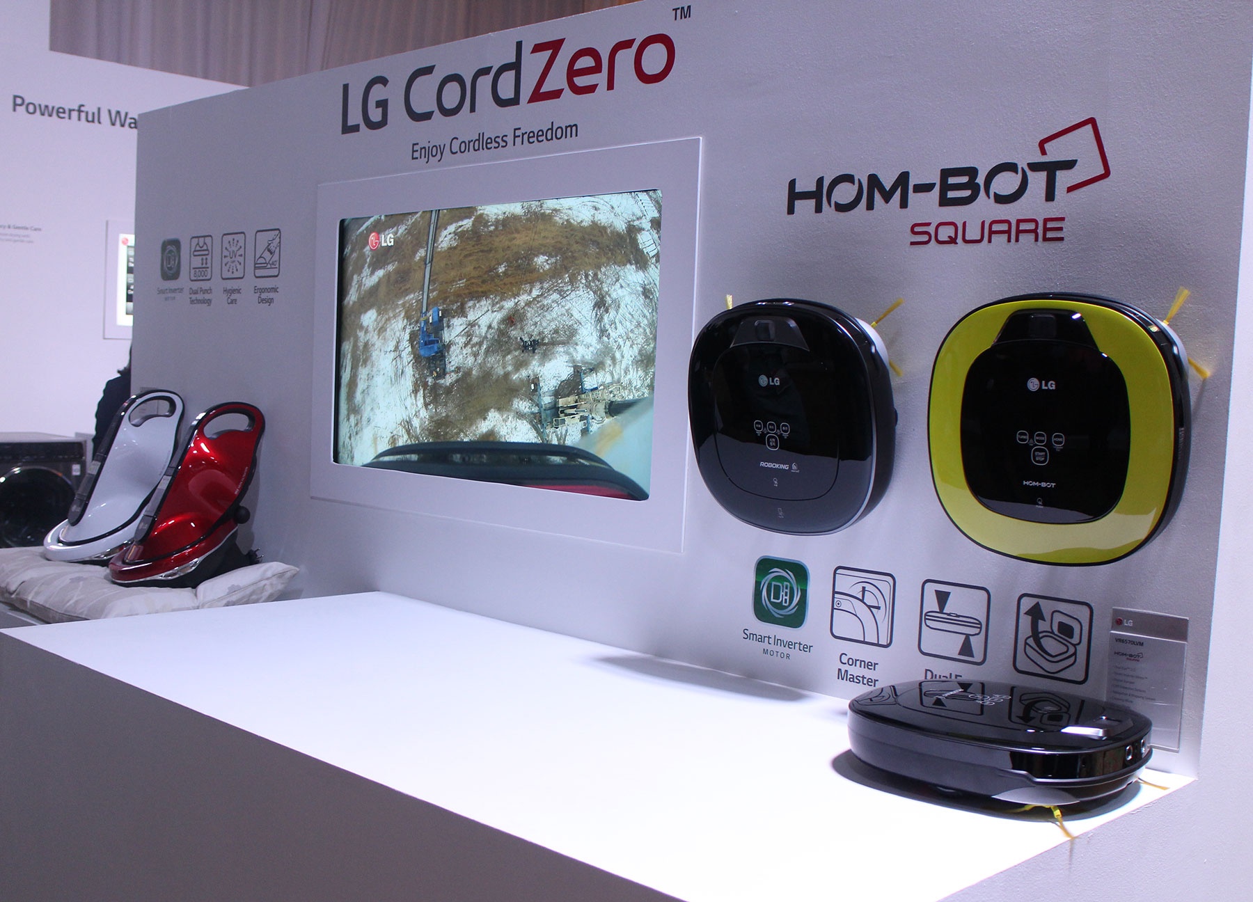 Loạt sản phẩm máy hút bụi không dây  Cord Zero với máy hút bụi tự động di chuyển