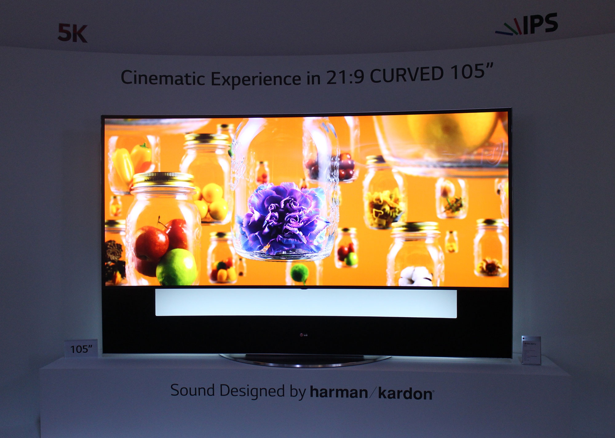 TV 5K màn hình cong 105 inch có thể có giá trên <abbr class=