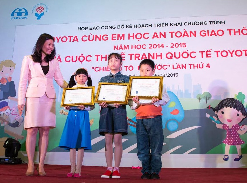 Toyota day an toan giao thong cho tre em tieu hoc hinh anh
