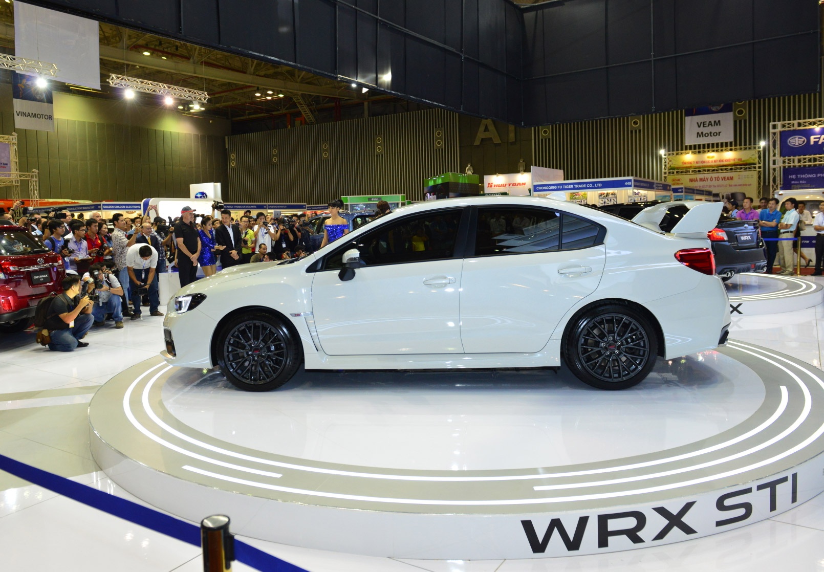 Saigon Autotech 2015 - san choi rieng cua Subaru hinh anh